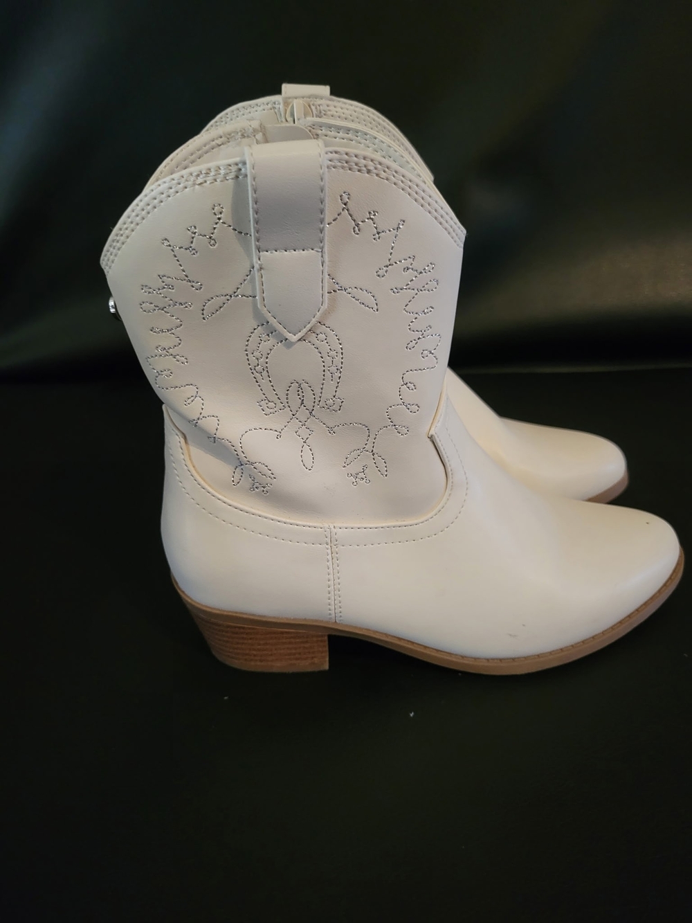 Girls Cream Western Ankle Boots - Stylish Embroidered Design